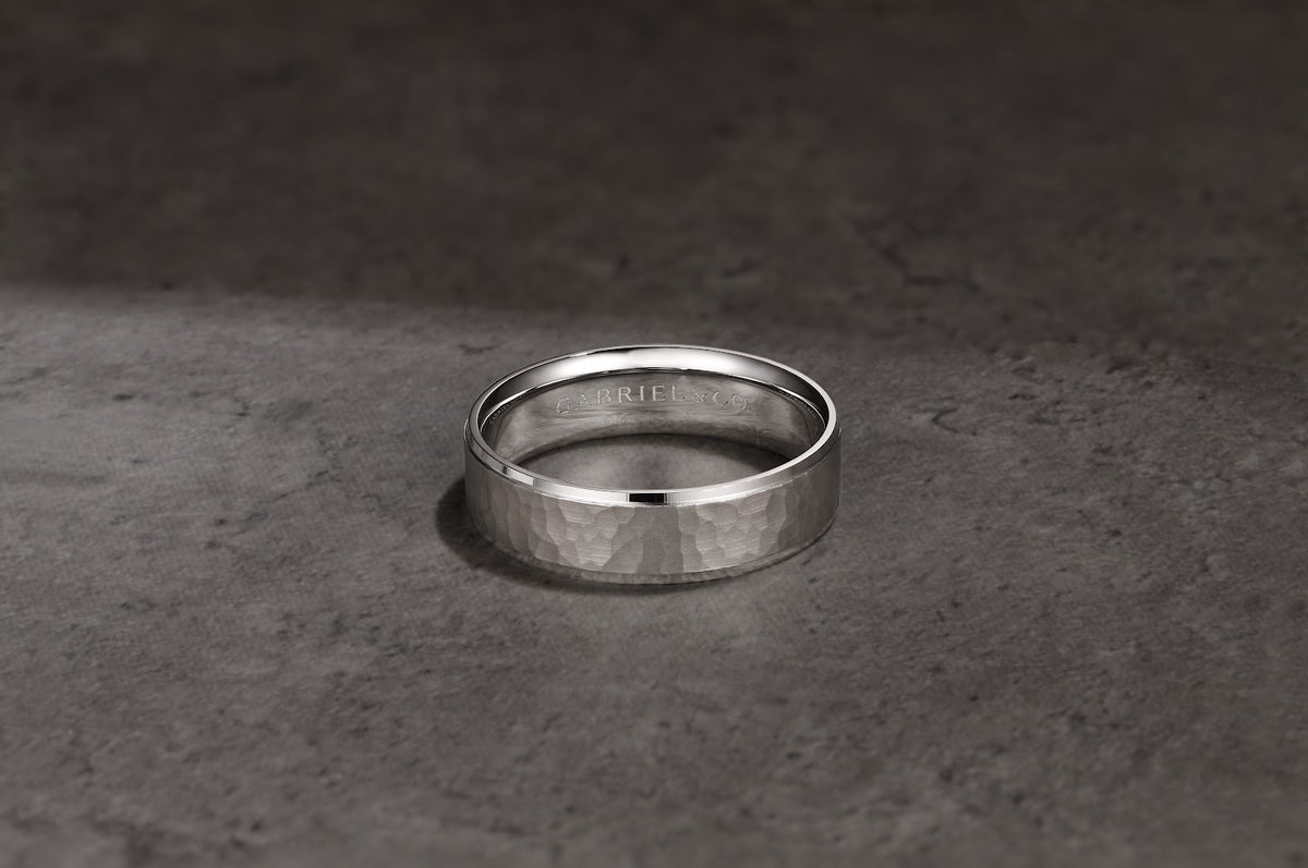 14K White Gold 6mm Men's Wedding Band in Hammered Finish - View 6