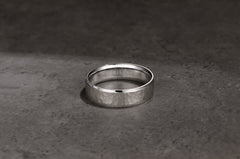 14K White Gold 6mm Men's Wedding Band in Hammered Finish thumbnail 6