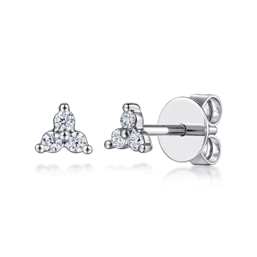 Boucles d’oreilles puces en or blanc 14 carats avec grappe de trois diamants