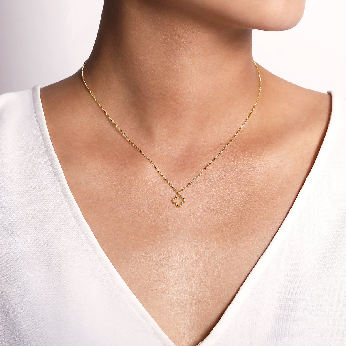 Pendant Necklace Clover 14K Yellow Gold - View 3