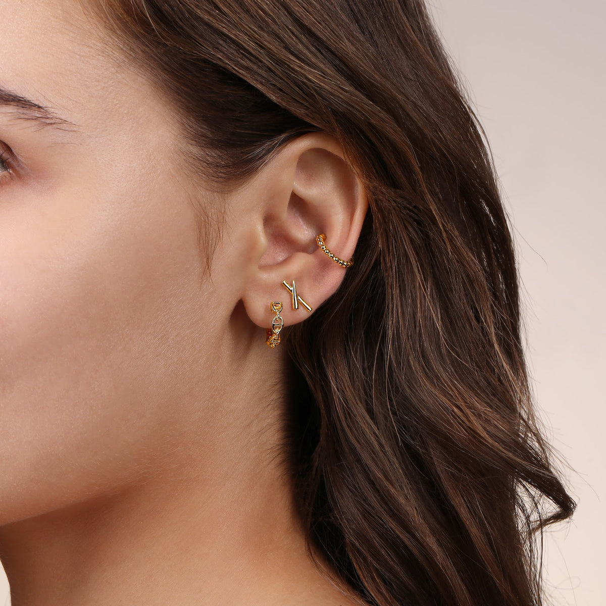 14K Yellow Gold 15mm Chain Pattern Huggie Earrings - View 3