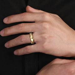14K Yellow Gold 7mm Hammered Men's Wedding Band in High Polished Finish thumbnail 5