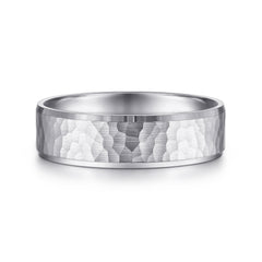 14K White Gold 6mm Men's Wedding Band in Hammered Finish thumbnail 1
