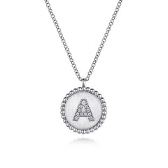 Collier pendentif initiale ronde serti de diamants thumbnail 1
